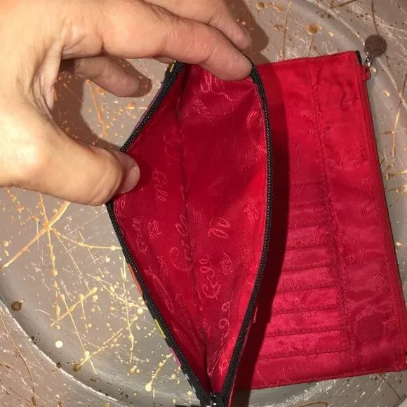 𝑽𝒆𝒓𝒂 𝑩𝒓𝒂𝒅𝒍𝒆𝒚 From A to Vera Logo Frill Magnetic Double Zip Wallet - Picture 10 of 13